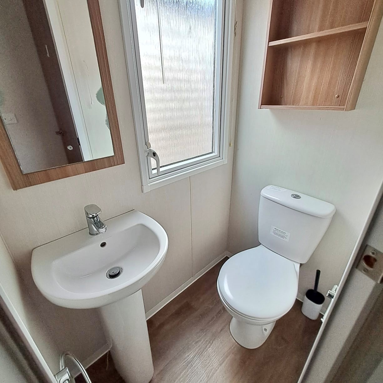 SWIFT BORDEAUX EXCLUSIVE 40 X 12 WITH 3 BEDROOMS, FULL WINTER PACK INCLUDED, PATIO DOORS, HUGE MASTER BEDROOM, 2 BATHROOMS For Sale Thumb