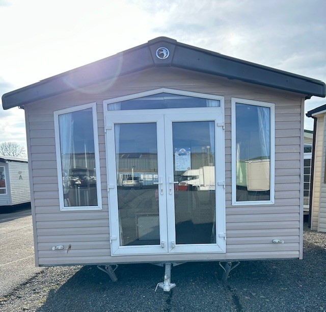 SWIFT BORDEAUX EXCLUSIVE 40 X 12 WITH 3 BEDROOMS, FULL WINTER PACK INCLUDED, PATIO DOORS, HUGE MASTER BEDROOM, 2 BATHROOMS For Sale Thumb