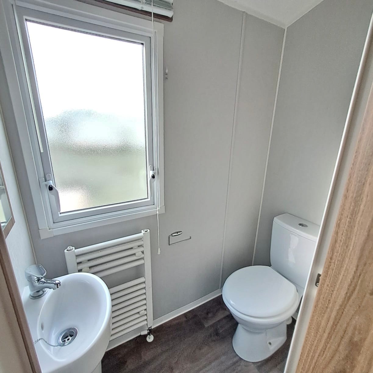 WILLERBY AVONMORE SUPER 38 X 12 WITH 3 BEDROOMS, FULL WINTER SPEC WITH DOUBLE GLAZING & CENTRAL HEATING For Sale Thumb