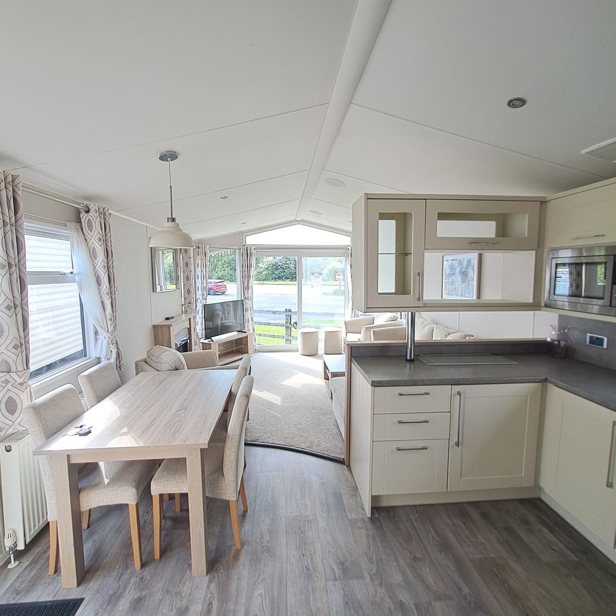 WILLERBY ASPEN 42 X 13 WITH 3 BEDROOMS & 2 SHOWERS - DOUBLE GLAZING, CENTRAL HEATING & SLIDING PATIO DOORS, GALVANISED CHASSIS For Sale Thumb