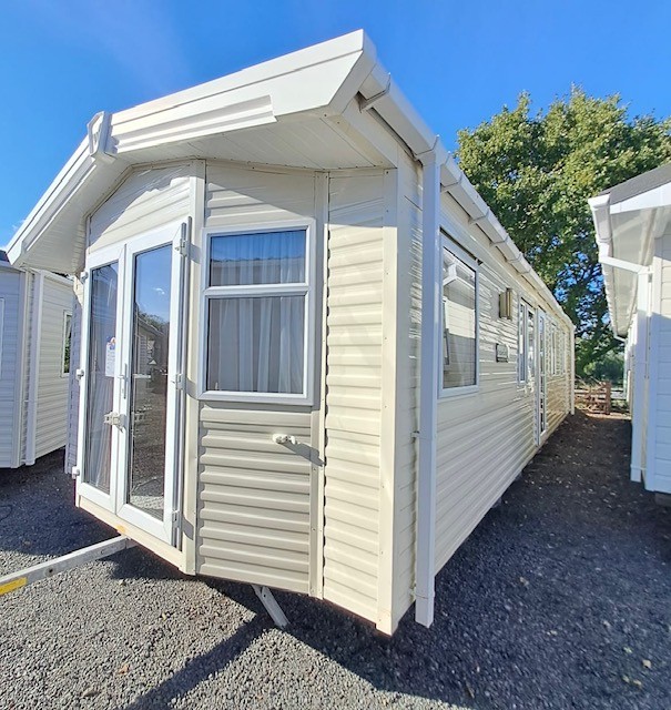 WILLERBY BROCKENHURST SUPER 35 X 12 WITH 2 BEDROOMS - DOUBLE GLAZING, CENTRAL HEATING & FRONT OPENING PATIO DOORS,  For Sale Thumb