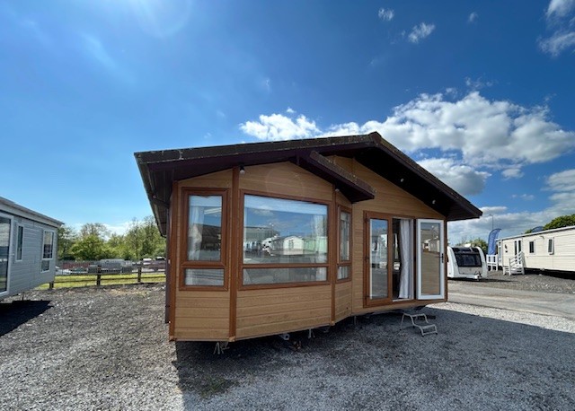 WILLERBY LODGE .. SUPER LODGE WILLERBY NEW ENGLAND 43 X 20 WITH 3 BEDROOMS - FRONT OPENING PATIO DOORS, FULL GALVANISED CHASSIS, DOUBLE GLAZING & CENTRALLY HEATED For Sale Thumb