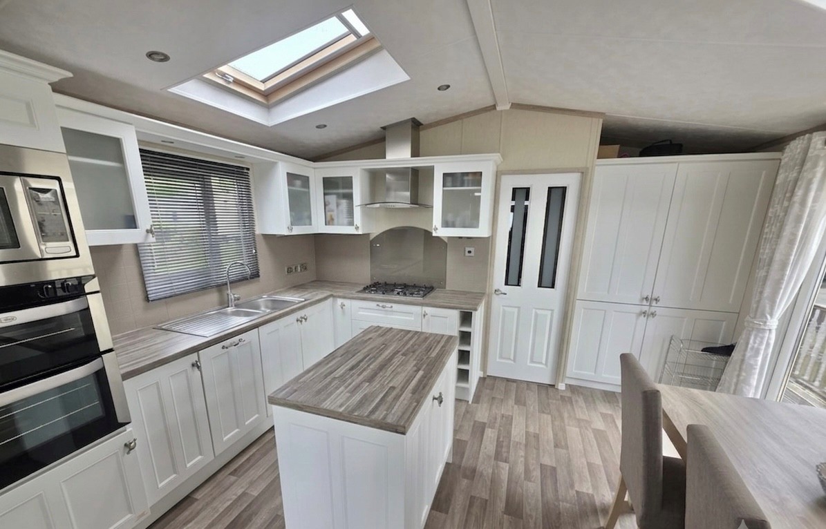 PEMBERTON KNIGHTSBRIDGE COLLECTION  For Sale Thumb