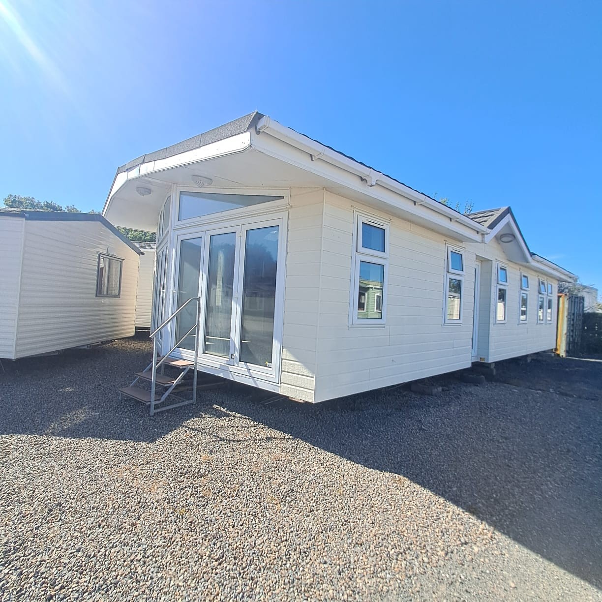 LISSET PARK HOME LODGE ... IT'S A LISSETT HALCYON 42 FOOT LONG X 22 FEET WIDE WITH 3 BEDROOMS, FULL WIDTH BI FOLDING FRONT OPENING PATIO DOORS, BATH & WALK IN SHOWER  For Sale Thumb