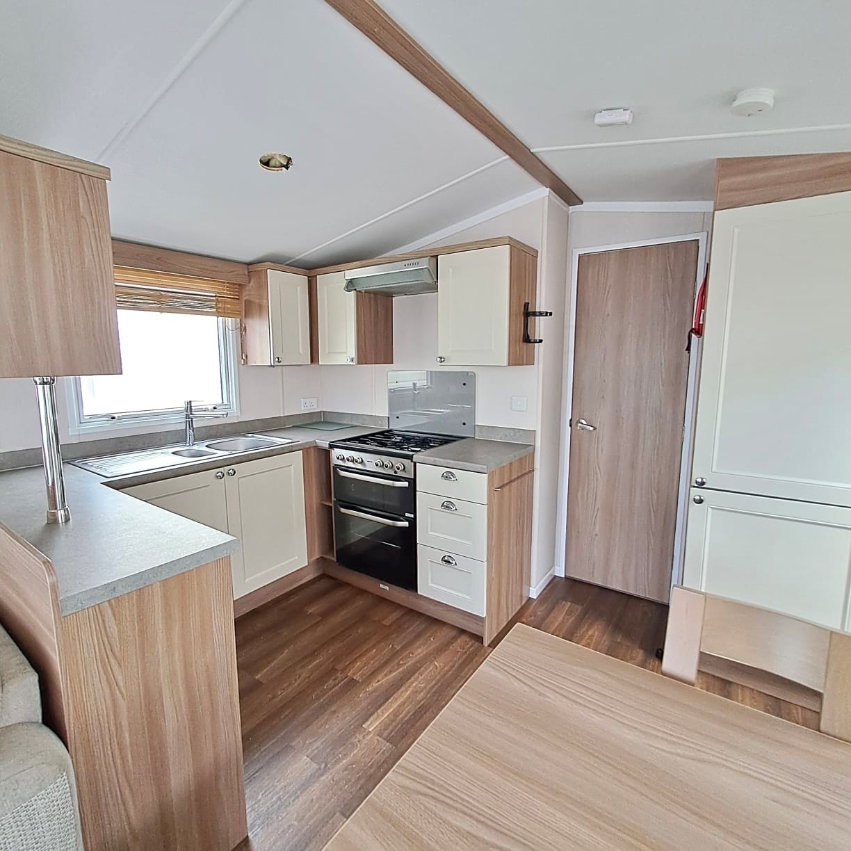 SWIFT BORDEAUX EXCLUSIVE 40 X 12 WITH 3 BEDROOMS, FULL WINTER PACK INCLUDED, PATIO DOORS, HUGE MASTER BEDROOM, 2 BATHROOMS For Sale Thumb