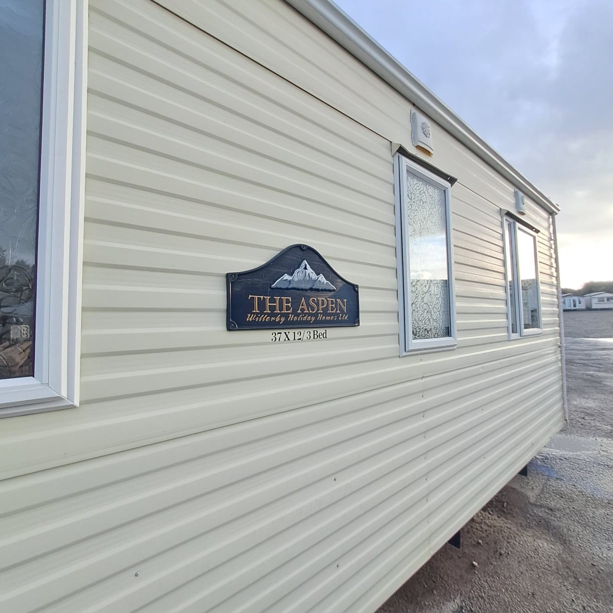 WILLERBY PERFECT SELF BUILD - 3 BEDROOMS WILLERBY ASPEN T - 37 X 12 WITH DOUBLE GLAZING & CENTRAL HEATING - FULLY FURNISHED For Sale Thumb