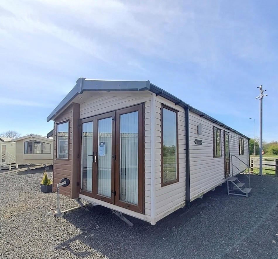 SWIFT ATTRACTIVE - 40 X 12 SWIFT MOSELLE EXCLUSIVE WITH 3 BEDROOMS, 2 TOILETS, ATTRACTIVE, IMMACULATE WITH DOUBLE GLAZING, CENTRAL HEATING, PATIO DOORS, For Sale Thumb