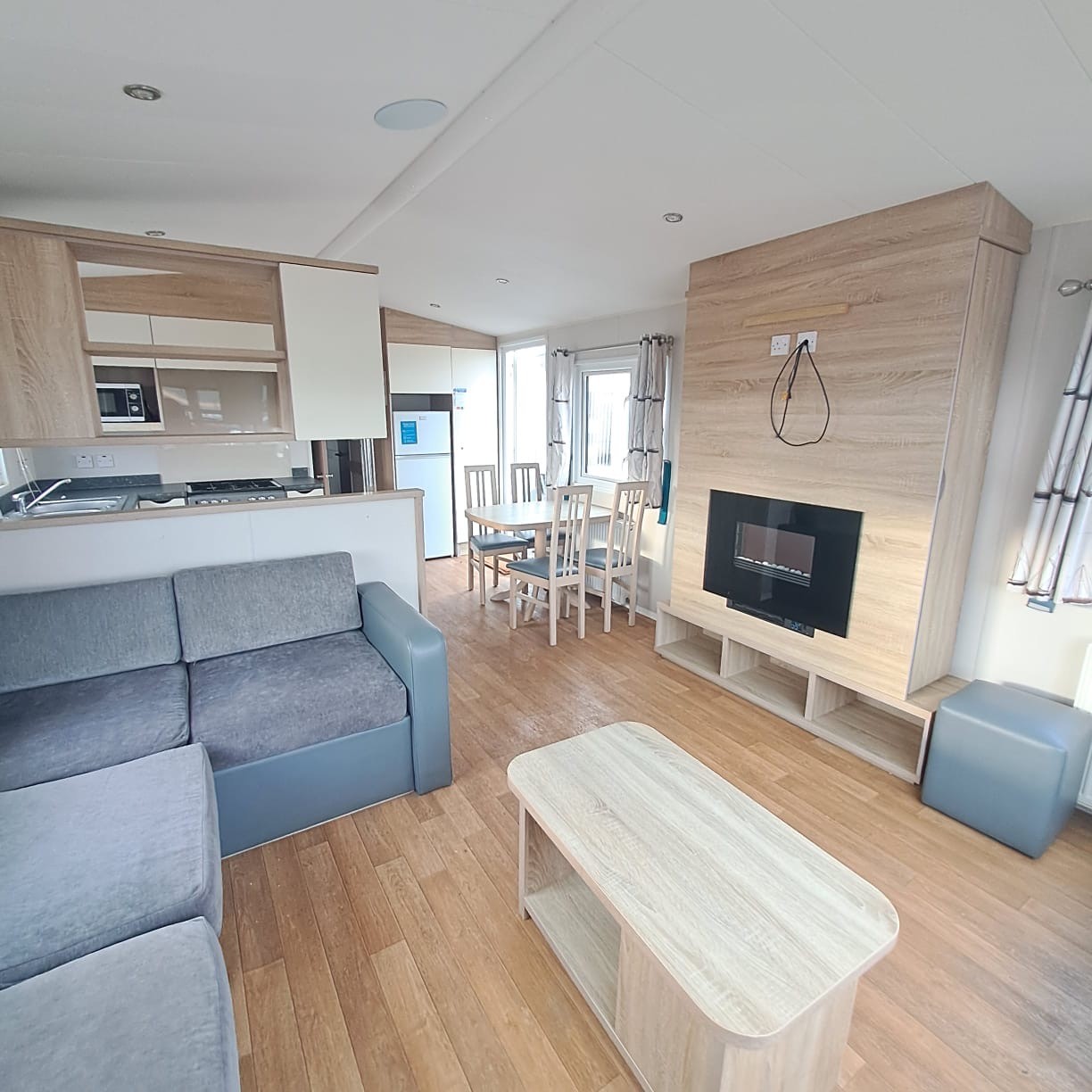 WILLERBY REDUCED ... AVONMORE SUPER 36 X 12 WITH 3 BEDROOMS, MODERN, IMMACULATE DOUBLE GLAZING & CENTRAL HEATING 2 TOILETS & DISHWASHER For Sale Thumb