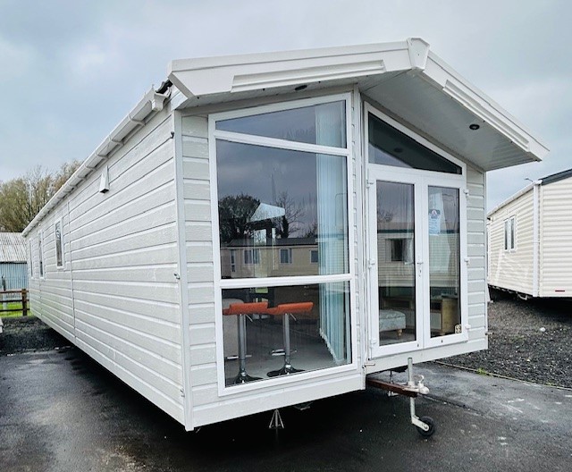 WILLERBY WOW 2 BEDROOMS - A WILLERBY VOGUE LODGE 42 X 14 WITH INCREDIBLE BEDROOMS, BATH, SHOWER, FULL WINTER PACK, GALVANISED CHASSIS, STUNNING... For Sale Thumb