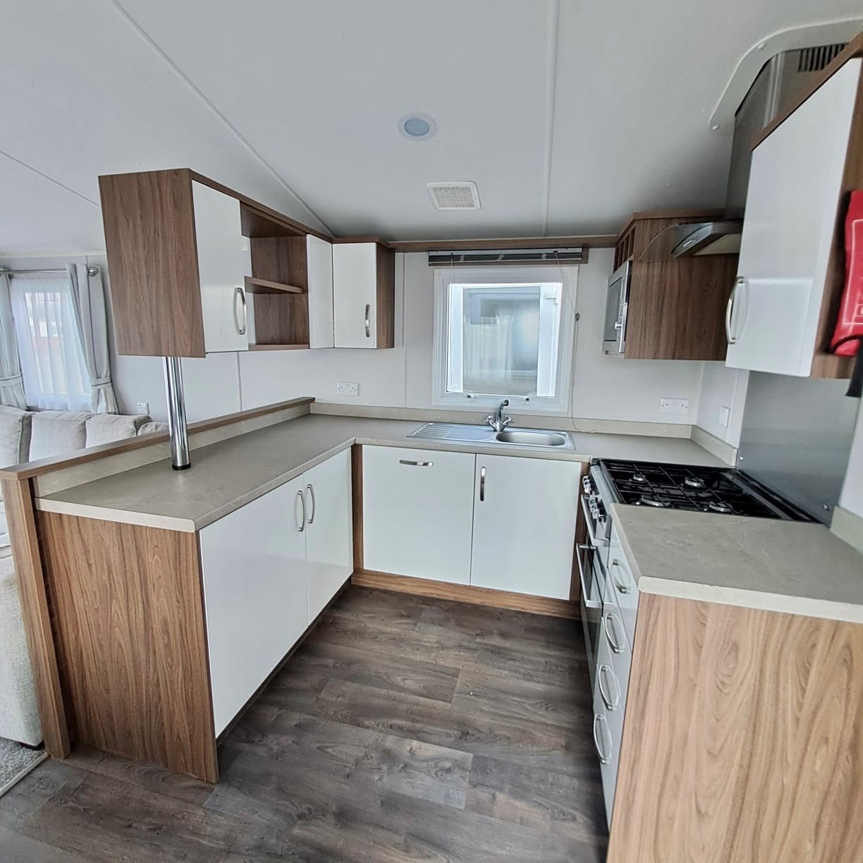 WILLERBY AVONMORE SUPER 38 X 12 WITH 3 BEDROOMS, FULL WINTER SPEC WITH DOUBLE GLAZING & CENTRAL HEATING For Sale Thumb