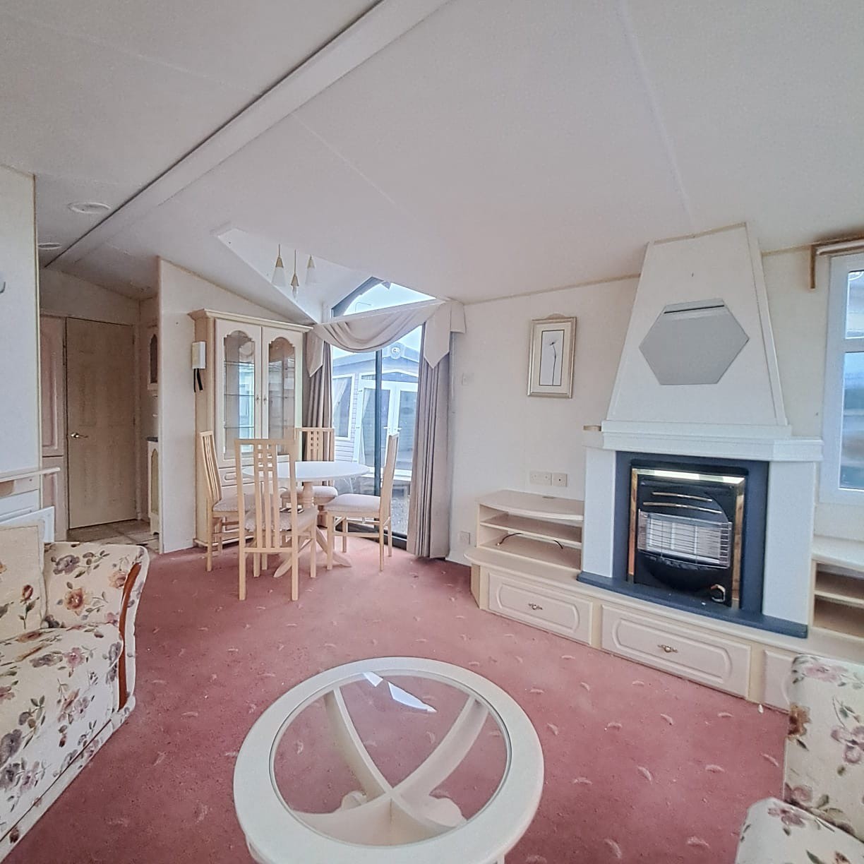 WILLERBY LYNDHURST SE EDITION - 38 X 12 WITH 3 BEDROOMS, CENTRAL HEATING & DOUBLE GLAZING, SLIDING PATIO SIDE DOORS For Sale Thumb