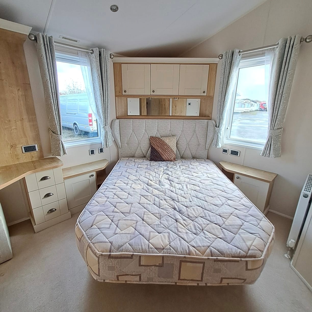 WILLERBY WOW A VOGUE LODGE WITH 2 BEDROOMS - 42 X 14 WITH INCREDIBLE BEDROOMS, BATH, SHOWER, FULL WINTER PACK, GALVANISED CHASSIS, STUNNING... For Sale Thumb
