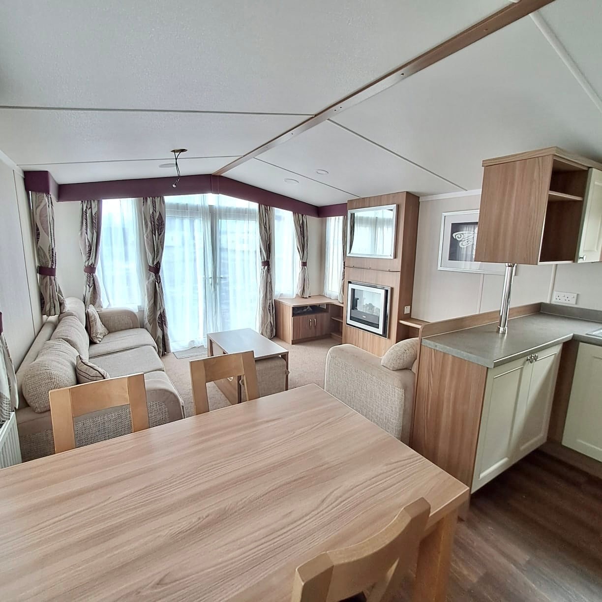 SWIFT BORDEAUX EXCLUSIVE 40 X 12 WITH 3 BEDROOMS, FULL WINTER PACK INCLUDED, PATIO DOORS, HUGE MASTER BEDROOM, 2 BATHROOMS For Sale Thumb