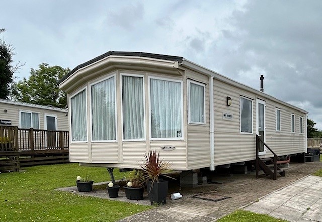 WILLERBY FAMILY NEW HAMPTON 38 X 12 WITH 3 BEDROOMS, 2 TOILETS, DOUBLE GLAZING, CENTRAL HEATING, GALVANISED CHASSIS - SLEEPS UP TO 8 For Sale Thumb