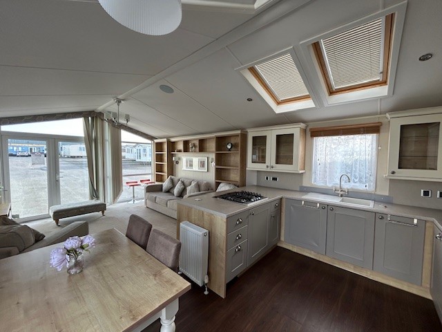 WILLERBY EXCEPTIONAL ... 2016 WILLERBY VOGUE LODGE - 42 X 14 WITH 2 DOUBLE BEDROOMS - FULL RESIDENTIAL SPEC  For Sale Thumb