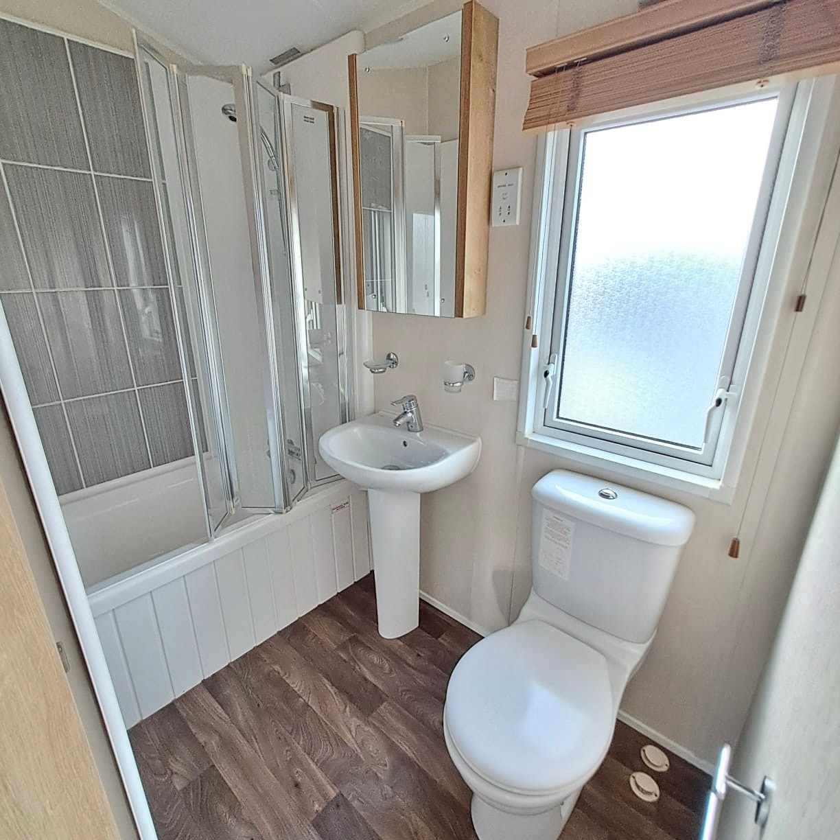 WILLERBY WOW A VOGUE LODGE WITH 2 BEDROOMS - 42 X 14 WITH INCREDIBLE BEDROOMS, BATH, SHOWER, FULL WINTER PACK, GALVANISED CHASSIS, STUNNING... For Sale Thumb