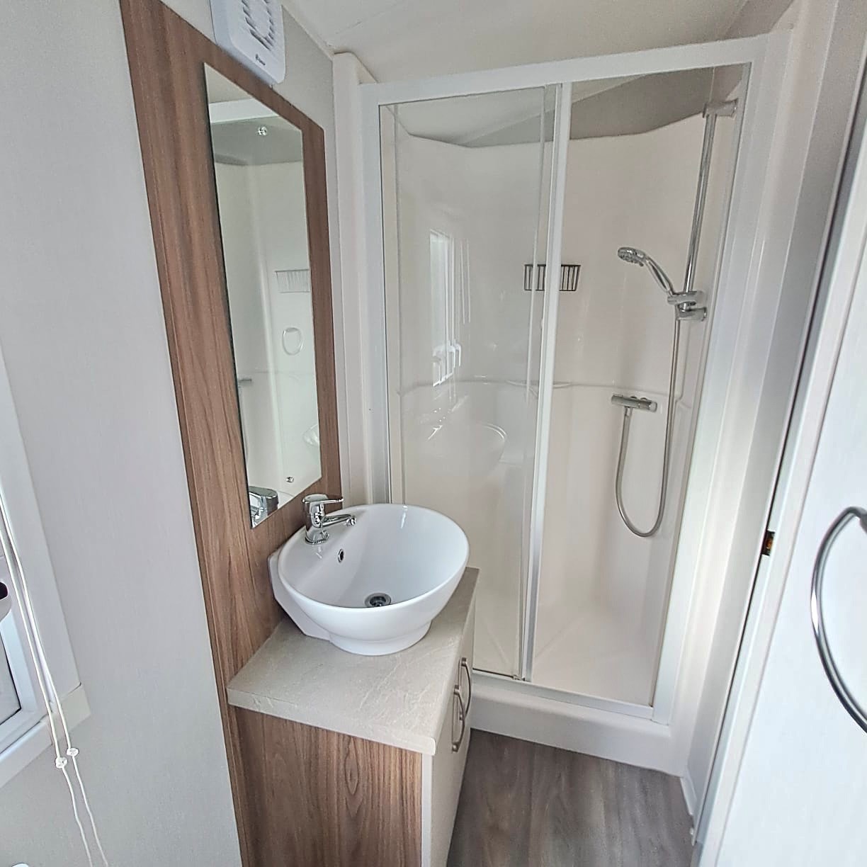 WILLERBY AVONMORE SUPER 38 X 12 WITH 3 BEDROOMS, FULL WINTER SPEC WITH DOUBLE GLAZING & CENTRAL HEATING For Sale Thumb