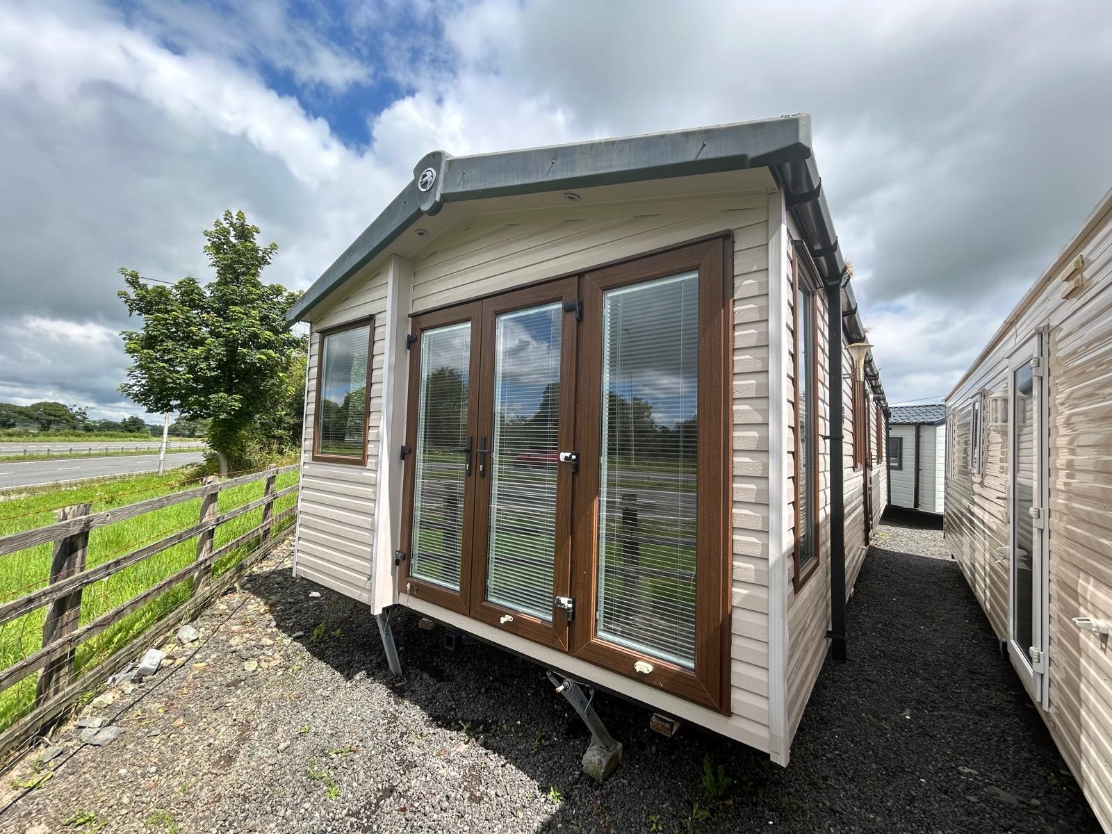 SWIFT MOSELLE 38 X 12 - 3 BEDROOMS, WITH FRONT OPENING DOORS, DOUBLE GLAZING & CENTRAL HEATING - 2 TOILETS For Sale Thumb