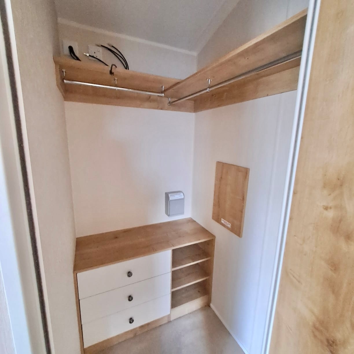 WILLERBY WOW A VOGUE LODGE WITH 2 BEDROOMS - 42 X 14 WITH INCREDIBLE BEDROOMS, BATH, SHOWER, FULL WINTER PACK, GALVANISED CHASSIS, STUNNING... For Sale Thumb