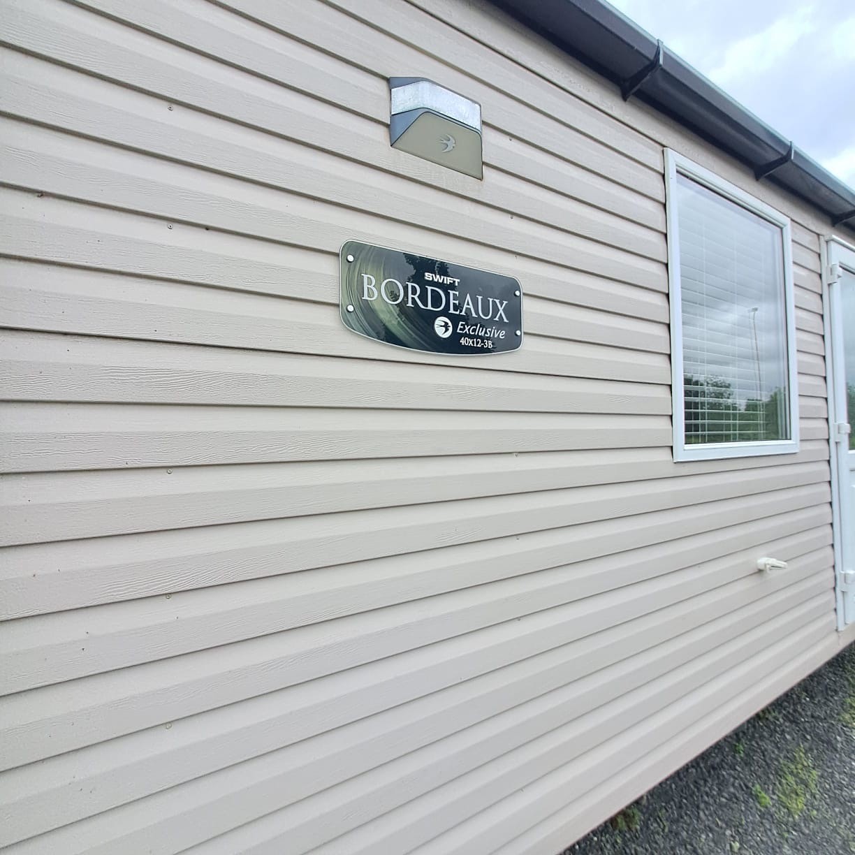 SWIFT BORDEAUX EXCLUSIVE 40 X 12 WITH 3 BEDROOMS, FULL WINTER PACK INCLUDED, PATIO DOORS, HUGE MASTER BEDROOM, 2 BATHROOMS For Sale Thumb