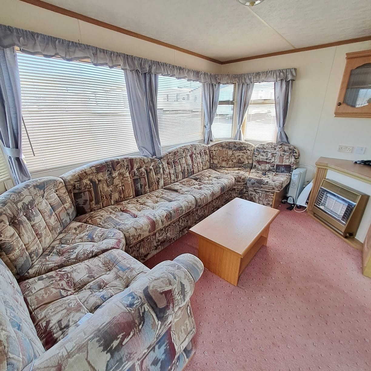WILLERBY FARMERS - EQUESTRIAN - A SMALL STATIC 32 X 12 WITH 2 BEDROOMS - WILLERBY WEST MORLAND, A BARGAIN BUY FOR A RARE SIZED STATIC For Sale Thumb